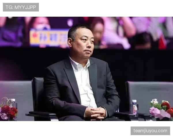 刷到刘国梁拎着小塑料袋出现在路边，我差点以为认错人